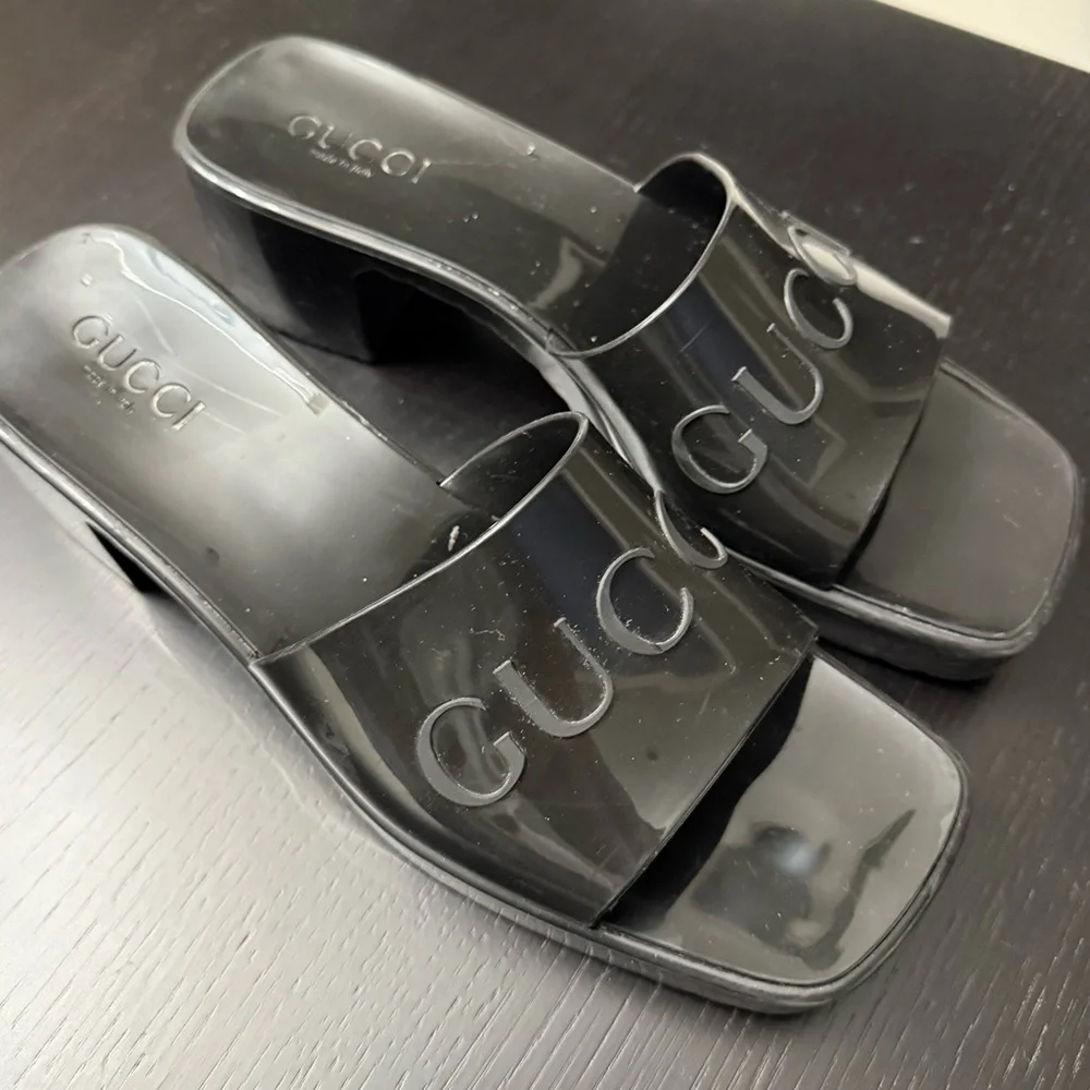 GUCCI LOGO BLACK RUBBER PLATFORM SLIDES / SANDAL / WOMENS HEELS - Picture 3 of 11